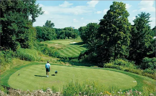  ?? YVONNE BERG FOR NATIONAL POST ?? Toronto’s Oakdale Golf and Country Club has three nine-hole courses that can be played as three different courses.