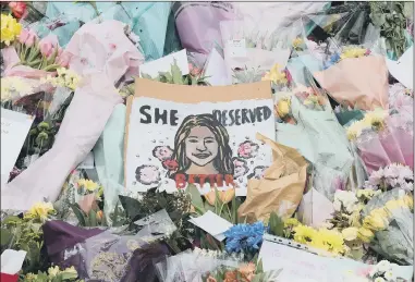  ?? Picture: PA ?? TRIBUTES
Clapham Common was filled with flowers as a tribute to Sarah Everard