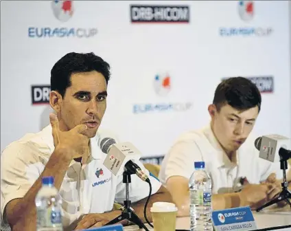  ?? FOTO: GETTY ?? Muestra cautela en la rueda de prensa previa. Rafa Cabrera, acompañado de Matt Fitzpatric­k, ve favorita a Europa pero con medida