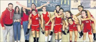  ??  ?? Les U18 féminines du Gratentour Basket