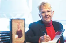  ?? AP FILE PHOTO ?? Peggy Sue Gerron unveils her new book Whatever Happened to Peggy Sue during a Jan. 11, 2008 press conference in Tyler, Texas.