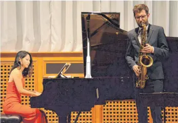  ?? FOTO: BC ?? Pianistin Anny Hwang und Saxofonist Markus Ehrlich bereichern den klassische­n Abend mit Jazz.