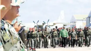  ?? EFE ?? Defensa. El gobierno de Nicolás Maduro aun mantiene un fuerte respaldo militar y acaba de realizar ejercicios para la defensa de su país.