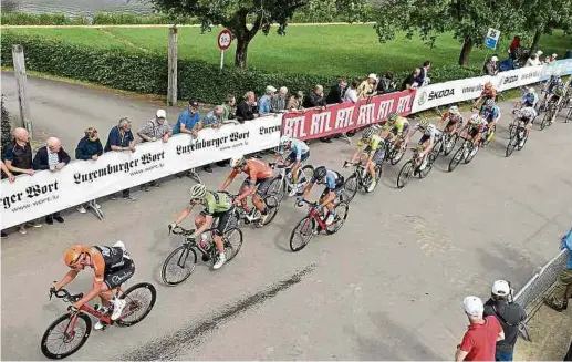  ?? Fotos: Serge Waldbillig ?? Die letzten Meter am Freitag in Rosport: Auf der nicht sehr breiten Straße am Sauerpark gab es keine Probleme.