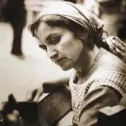  ??  ?? Centenario. Un día como hoy pero de 1917, nació en San Fabián de Alico o San Carlos, la versátil artista Violeta del Carmen Parra Sandoval.