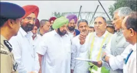  ??  ?? ■ Punjab chief minister Capt Amarinder Singh along with state Congress president Sunil Jakhar and his cabinet colleagues reviewing the work on Kartarpur corridor in Dera Baba Nanak on Thursday. HT PHOTO
