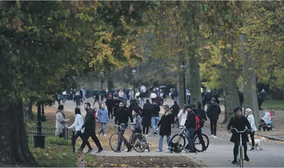  ?? AFP ?? People exercise at Green Park in Westminste­r, central London, during England’s second lockdown yesterday