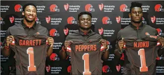  ?? RON SCHWANE / ASSOCIATED PRESS ?? The Browns’ first-round draft choices are Texas A&M defensive end Myles Garrett, Michigan strong safety Jabrill Peppers and Miami tight end David Njoku.