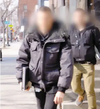  ?? PHOTO NINON PEDNAULT ?? Lors d’une perquisiti­on à la mi-avril à laquelle notre Bureau d’enquête a assisté, l’escouade des crimes technologi­ques du SPVM a saisi l’ordinateur d’un suspect.