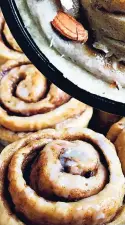  ??  ?? Add a little spice to your life with these Surprising­ly Sweet cinnarolls.