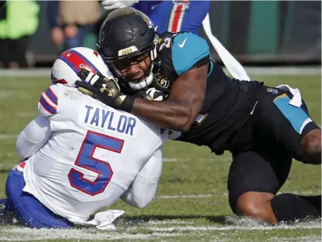  ?? STEPHEN B. MORTON/THE ASSOCIATED PRESS ?? Yannick Ngakoue and the Jaguars defence kept QB Tyrod Taylor — who wound up in concussion protocol — and the Bills offence under wraps.