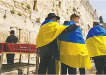  ?? Mahmoud Illean/associated PRESS ?? The Jewish Agency helps Russian Jews emigrate to Israel. Above, a Ukrainian delegation from Kyiv prays in Jerusalem’s Old City.