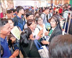  ?? HUN SEN’S FACEBOOK PAGE ?? A group of young people look for employment opportunit­ies at last year’s National Career and Productivi­ty Fair.