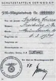  ??  ?? Das ist Conrad Gröbers Ausweis als förderndes Mitglied der SS.