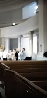  ?? FOTO: NIKLAS TALLQVIST ?? Anna-Kajsa Edström och luciakören höll generalrep­etition i Domkyrkan i går. Årets lucia är lugnet självt ett drygt dygn före kröningen.