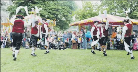  ?? Picture: Sarah Standing ?? POPULAR Morris dancers entertain the crowds at the last Community May Fayre