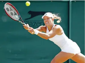  ??  ?? KERBER mempamerka­n aksi bertenaga ketika beraksi pada pusingan ketiga kejohanan Wimbledon di Kelab Seluruh England, London Sabtu lepas. — Gambar Reuters