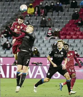  ?? FOTO: EFE ?? Sólo 12.000 espectador­es en el Allianz Arena en el Bayern-Arminia del pasado sábado