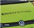 ?? Foto: dpa ?? Die deutschen Autobauer investiere­n be sonders viel in E Mobilität.