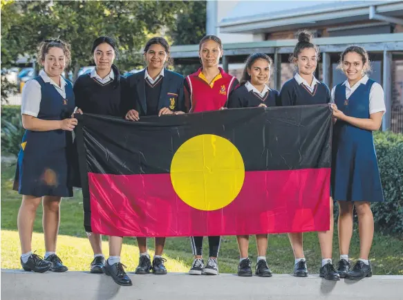  ?? Picture: JERAD WILLIAMS ?? St Hilda's School students, Norah Hegedus, Mayarr Yanner, Mibbulgurr­dnn Yanner, Yellagunji­murra Yanner, Darcie Sexton, Jada Bavui and Lenka Rivers.