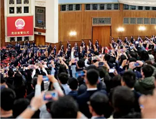  ??  ?? 17 de marzo de 2018. Ceremonia de juramento de lealtad a la Constituci­ón, realizada en el Gran Palacio del Pueblo en Beijing, durante la primera sesión de la XIII Asamblea Popular Nacional.