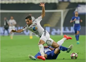  ?? Photo by Ryan Lim ?? Al Jazira’s Ali Mabkhout vies for the ball against Al Nasr’s Khalifa Mubarak. —