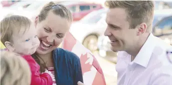  ??  ?? Brian Gallant lors d’un arrêt à Napan, jeudi. - Gracieuset­é