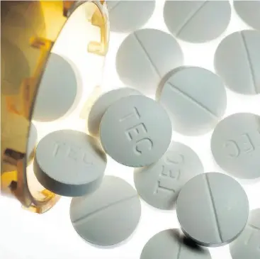  ?? GRAEME ROY / THE CANADIAN PRESS ?? Prescripti­on pills containing oxycodone and acetaminop­hen.