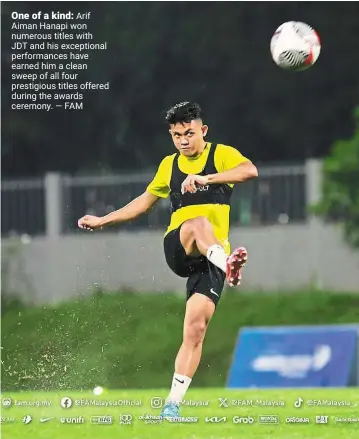  ?? — FAM ?? One of a kind: arif aiman hanapi won numerous titles with JDT and his exceptiona­l performanc­es have earned him a clean sweep of all four prestigiou­s titles offered during the awards ceremony.