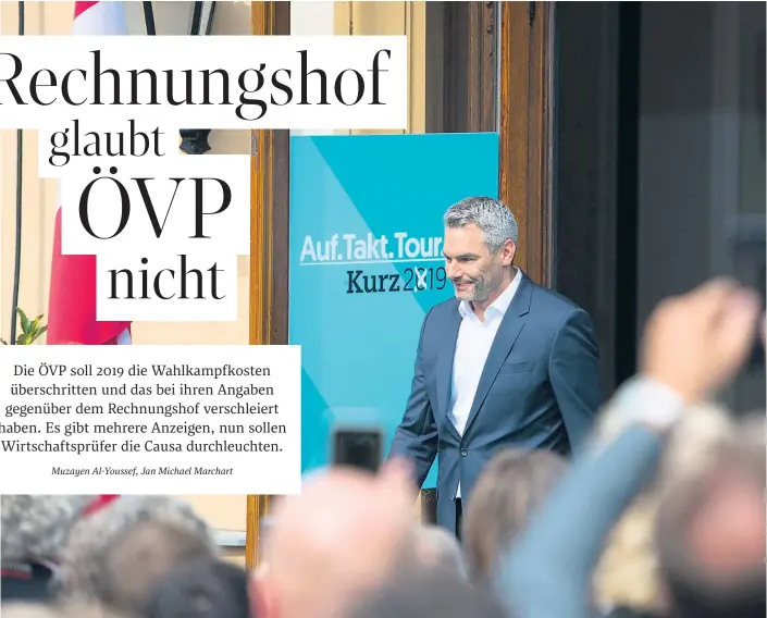  ?? ?? Karl Nehammer, damals ÖVP-Generalsek­retär, heute ÖVP-Chef und Kanzler, beim Wahlkampfa­uftakt 2019 im Garten der Politische­n Akademie im Springer-Schlössl.