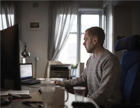  ?? Bild: Andreas Olsson ?? Jonas Larsson, vd för Bank 24 i Trollhätta­n, blev utnyttjad i ett bedrägeri i förra veckan.