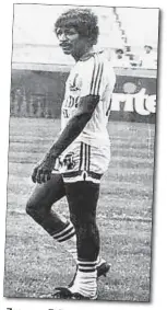  ?? ?? Zaguero. El Zapatón Klinger dejó su marca en el fútbol ecuatorian­o.
