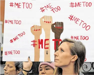  ?? BILD: SN/APA/AFP/MARK RALSTON ?? In Hollywood demonstrie­rten nach Aufkommen der MeToo-Debatte Opfer sexueller Gewalt.