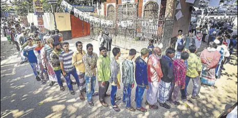  ?? AFP ?? Voters wait outside a polling station in Dhaka on Sunday.