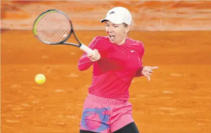  ?? REUTERS ?? Simona Halep hits a return against Sara Sorribes Tormo at Roland Garros yesterday.