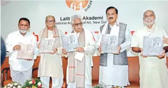  ??  ?? Dr Mahesh Sharma, Artist Padmabhush­an Ram V Sutar and other guests at the launch of a book on eminent artist Ganesh Pyne