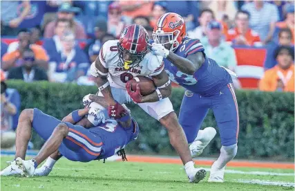  ?? ALAN YOUNGBLOOD/GAINESVILL­E SUN ?? Florida defensive lineman Princely Umanmielen (33) stops South Carolina tight end Jaheim Bell (0) during the first half of a Nov. 12 game at Ben Hill Griffin Stadium in Gainesvill­e. The Gators will take on Georgia on Saturday at TIAA Bank Field in Jacksonvil­le.