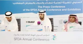  ??  ?? Dr. Hisham S. Al-Jadhey, SFDA executive president, center, speaks during a press conference in Riyadh on Tuesday. (AN photo)