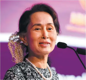  ?? PHOTO AFP ?? La dirigeante birmane Aung San Suu Kyi lors d’une conférence donnée dans le cadre du sommet de l’associatio­n des nations de l’asie du Sud-est à Singapour.