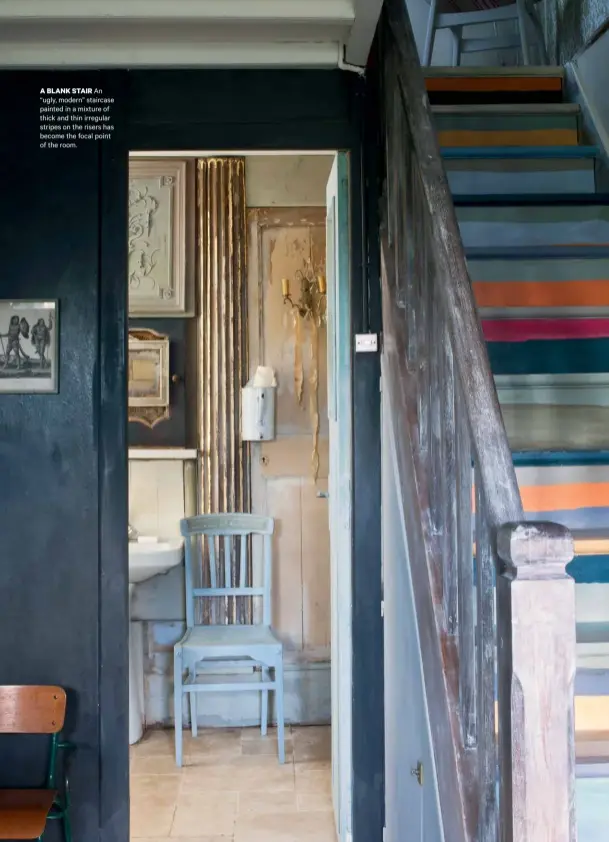  ??  ?? A BLANK STAIR An “ugly, modern” staircase painted in a mixture of thick and thin irregular stripes on the risers has become the focal point of the room.