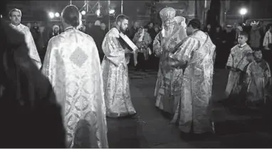  ??  ?? Een Bulgaars-Orthodoxe dienst in de Sint Alexander Nevski Kathedraal in Sofia. (Foto: EPA)