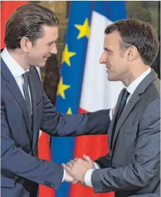  ?? FOTO: AFP ?? Antrittsbe­such in Paris: Sebastian Kurz (li.), Emmanuel Macron.