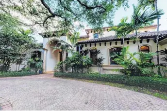  ?? GOLDMAN RESIDENTIA­L GROUP PHOTOS/COURTESY ?? The Mediterran­ean mansion, built in 2007 and located at 5940 SW 108th St. in Pinecrest, has six bedrooms.