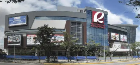  ??  ?? Robinsons Land Corporatio­n introduces newer experience­s and features that ultimately answer every Filipino’s growing preference for convenient, comprehens­ive, conscious, and confident urban commercial centers, and with its opening, the retail...