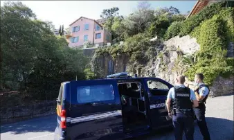  ?? (Photo Sébastien Botella) ?? Gendarmes et policiers municipaux présents toute la journée.