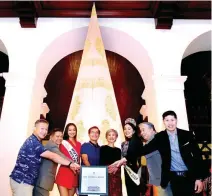  ??  ?? CHRISTMAS LIGHTS AT MANILA HOTEL – Top officials of the City of Manila lead the switching-on ceremony of Christmas lights display at Manila Hotel on Thursday. From left: Manila Hotel Vice Chairman and Director Emilio C. Yap III, Manila Hotel President and Director Atty. Jose D. Lina Jr., Mutya ng Pilipinas Miss Asia Pacific 2019 Klyza Castro, Manila Mayor Isko Moreno, Vice Mayor Honey Lacuna, Miss Earth Philippine­s 2019 Janelle Tee, Manila Hotel Chairman Basilio Yap, and Manila Hotel Director and Executive Vice President Enrique Yap Jr. (Noel Pabalate)
