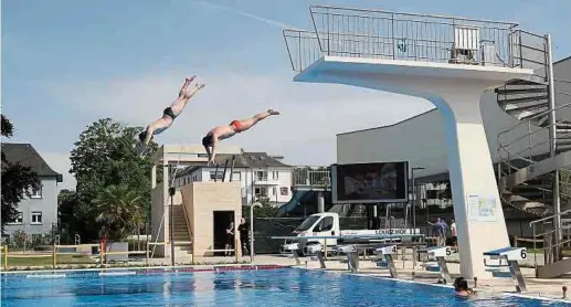  ?? Foto: Raymond Schmit ?? Knapp drei Jahre lang war das Freibad in der Südgemeind­e wegen Umbauarbei­ten geschlosse­n. Nun können Besucher hier wieder ins Wasser eintauchen.