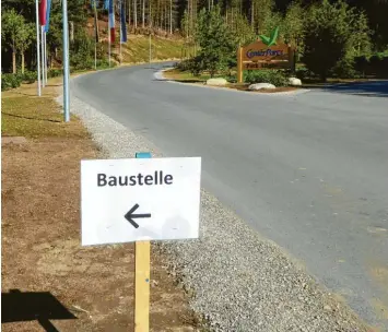  ?? Foto: M. Munkler ?? Tristesse statt Urlaubsspa­ß. Die neue Center-parcs-ferienanla­ge im Allgäu bleibt länger als gedacht geschlosse­n.