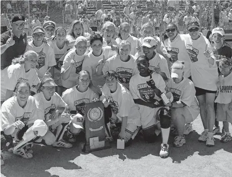  ?? [AP PHOTO/JACKSON LAIZURE] ?? The Sooners' softball team poses with their championsh­ip trophy after defeating UCLA 3-1 in the Women's College World Series on May 29, 2000, in Oklahoma City.