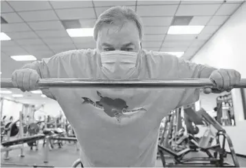  ?? AMYBETH BENNETT/SOUTH FLORIDASUN SENTINEL ?? Jeff Perlman, who contracted COVID-19 in July and spent 39 days at Bethesda Hospital in Boynton Beach, is working his way back to health both physically and emotionall­y as part of his recovery.